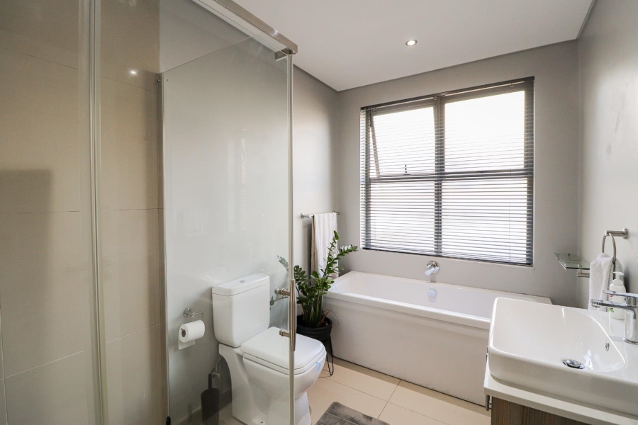 To Let 2 Bedroom Property for Rent in Broadacres Gauteng