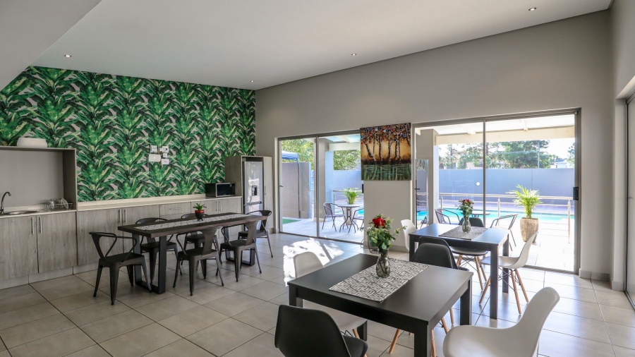 To Let 2 Bedroom Property for Rent in Broadacres Gauteng