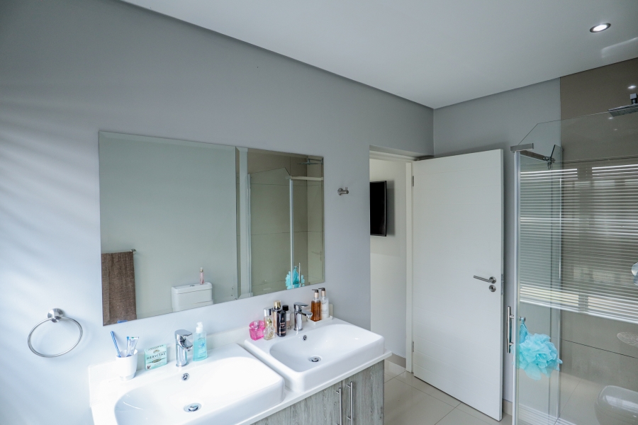 3 Bedroom Property for Sale in Broadacres Gauteng