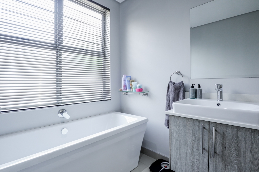 To Let 3 Bedroom Property for Rent in Broadacres Gauteng