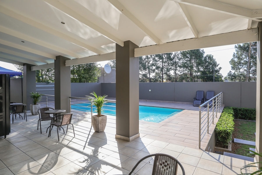 To Let 2 Bedroom Property for Rent in Broadacres Gauteng