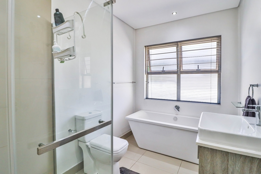 To Let 3 Bedroom Property for Rent in Broadacres Gauteng