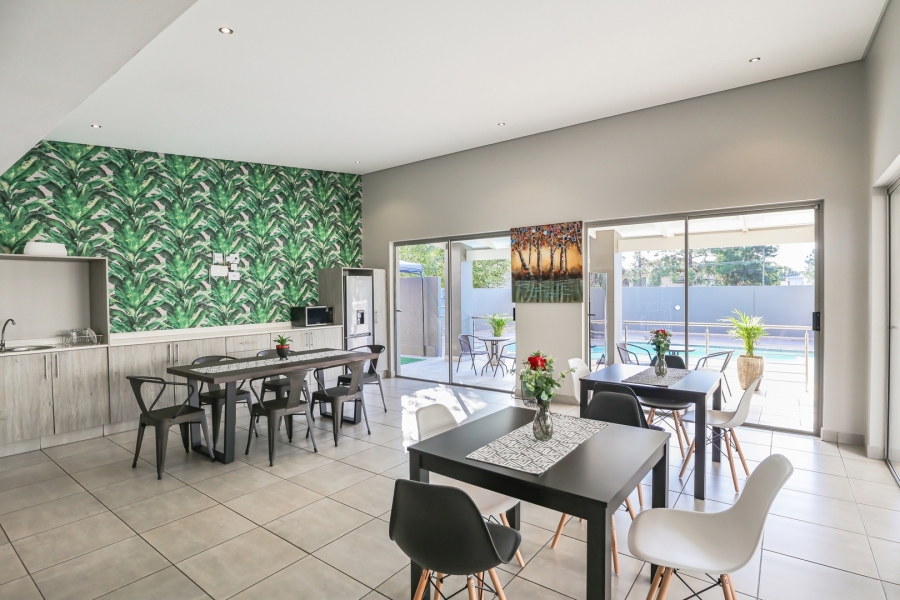 To Let 2 Bedroom Property for Rent in Broadacres Gauteng