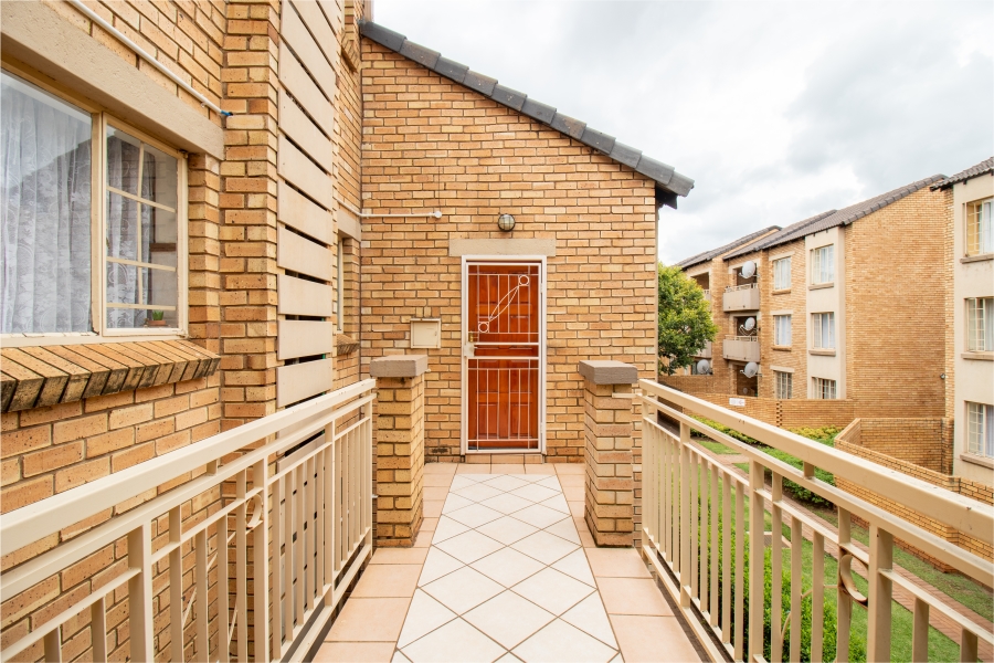 2 Bedroom Property for Sale in Monavoni Gauteng