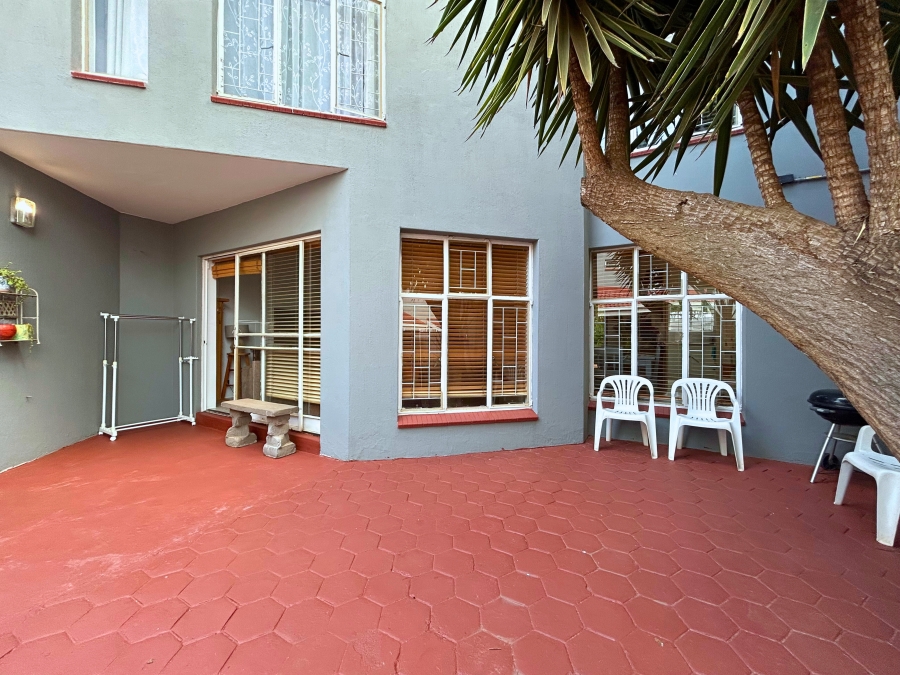 4 Bedroom Property for Sale in Eldoraigne Gauteng