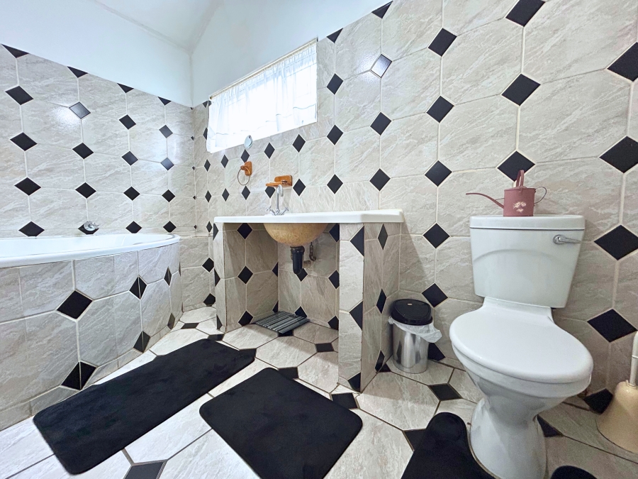 4 Bedroom Property for Sale in Eldoraigne Gauteng