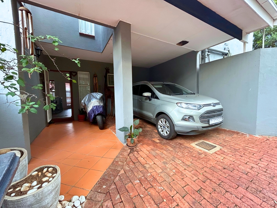 4 Bedroom Property for Sale in Eldoraigne Gauteng