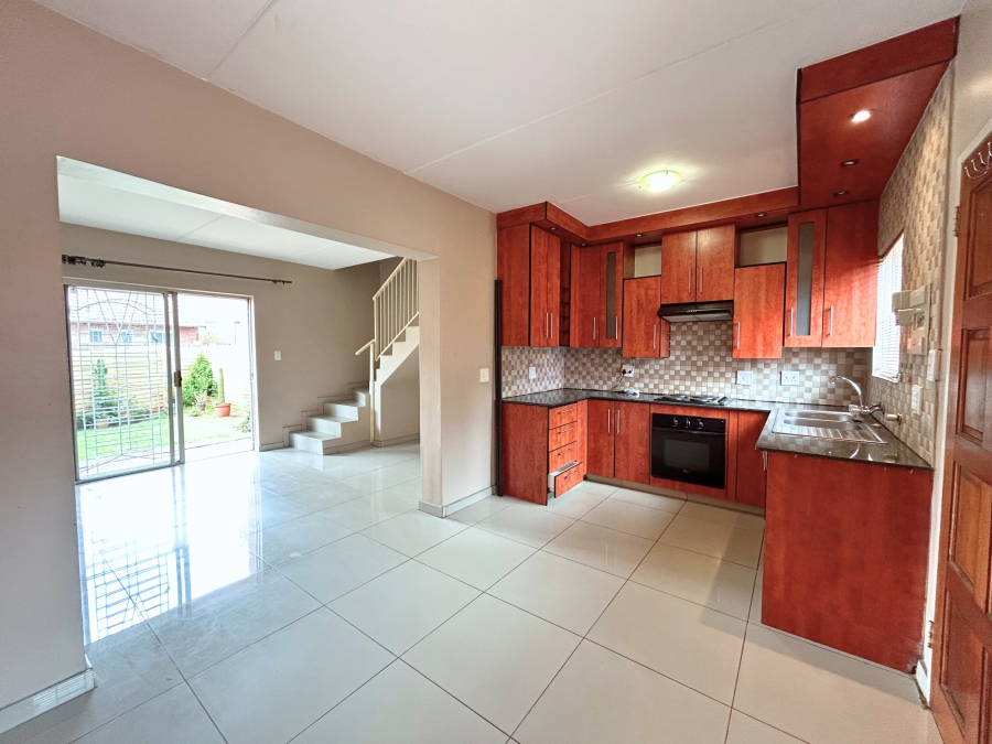 2 Bedroom Property for Sale in Die Hoewes Gauteng