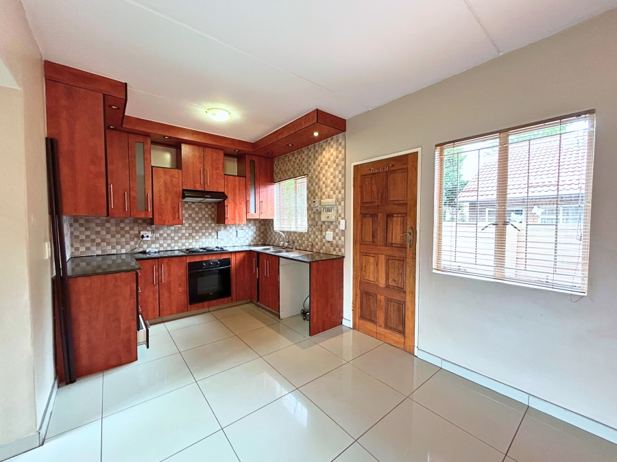 2 Bedroom Property for Sale in Die Hoewes Gauteng