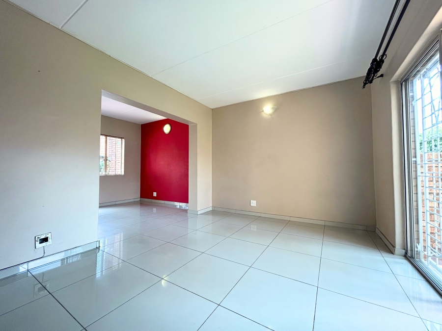 2 Bedroom Property for Sale in Die Hoewes Gauteng