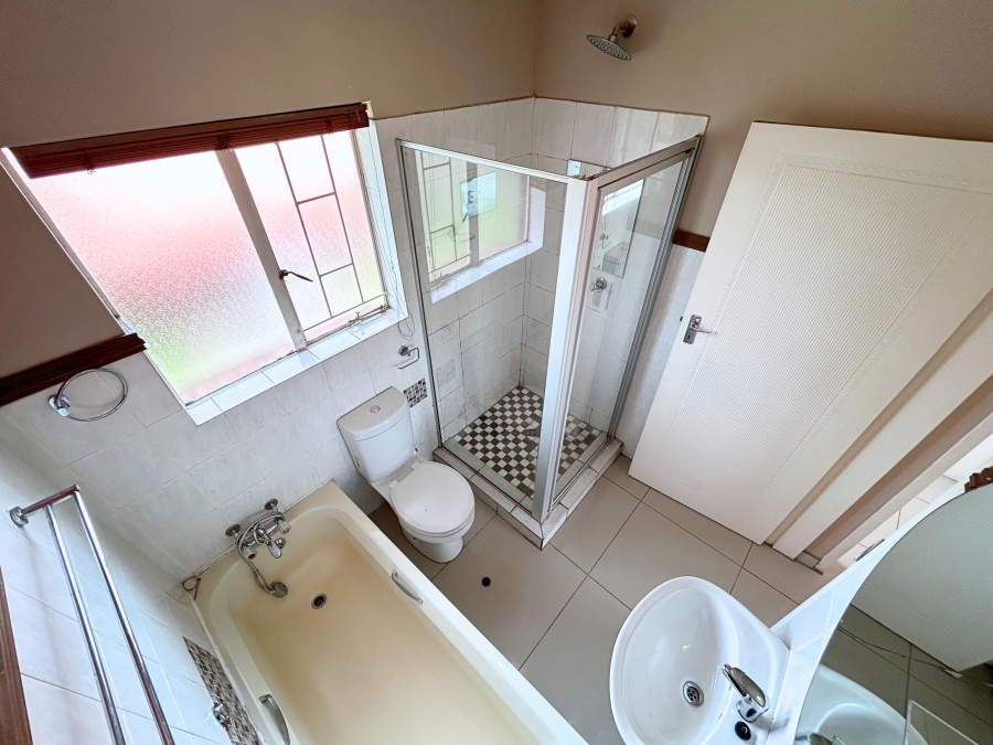 2 Bedroom Property for Sale in Die Hoewes Gauteng