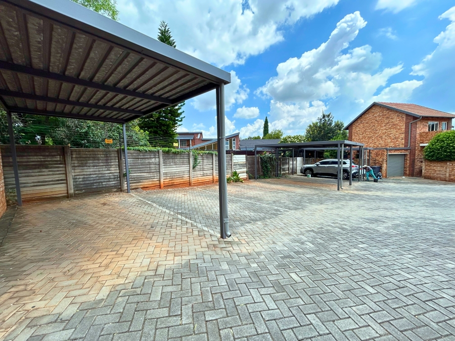 2 Bedroom Property for Sale in Die Hoewes Gauteng