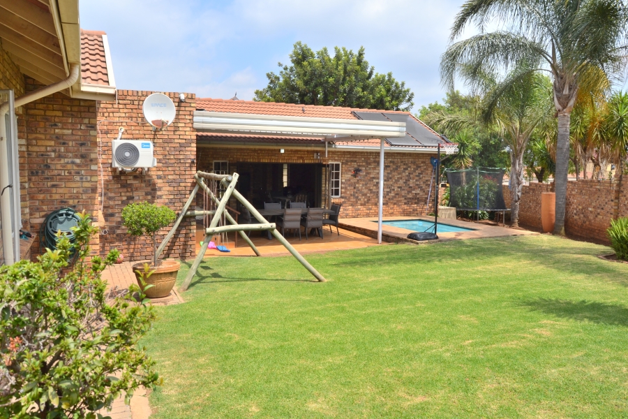4 Bedroom Property for Sale in Thatchfield Estate Gauteng