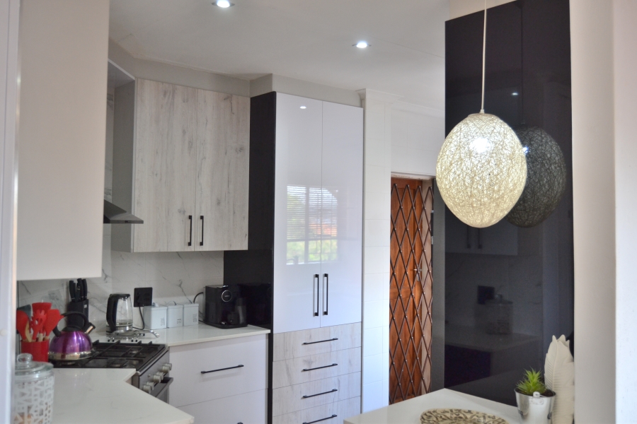 4 Bedroom Property for Sale in Thatchfield Estate Gauteng