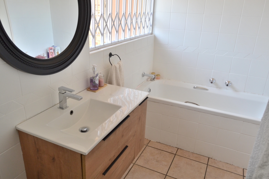 4 Bedroom Property for Sale in Thatchfield Estate Gauteng