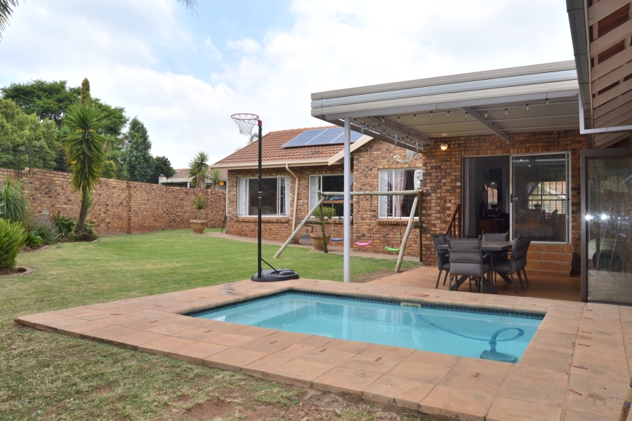 4 Bedroom Property for Sale in Thatchfield Estate Gauteng