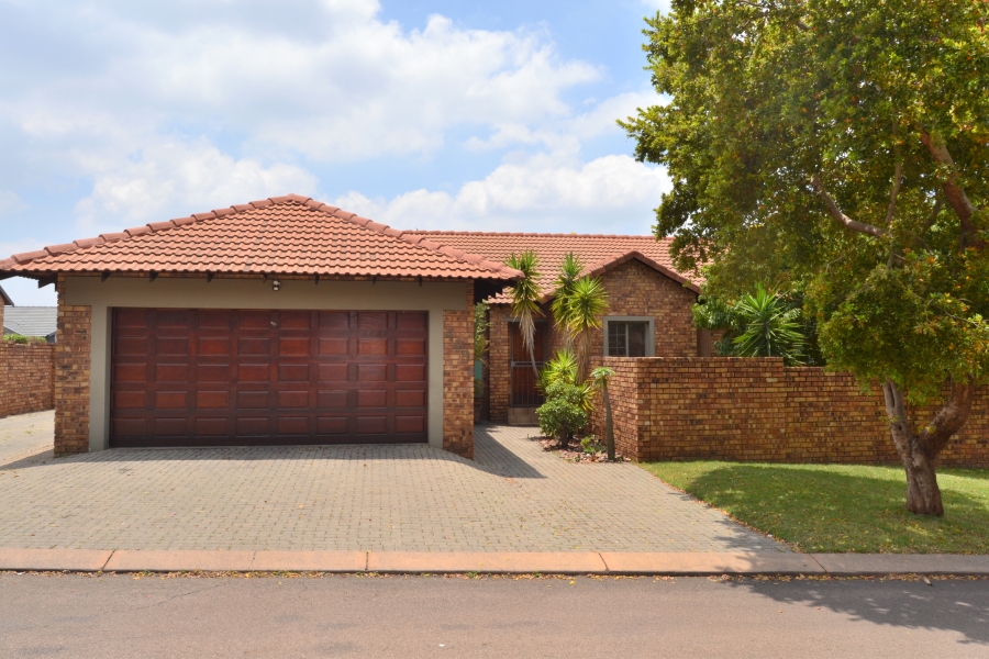 3 Bedroom Property for Sale in Thatchfield Estate Gauteng