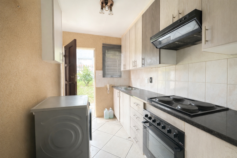 2 Bedroom Property for Sale in Linmeyer Gauteng