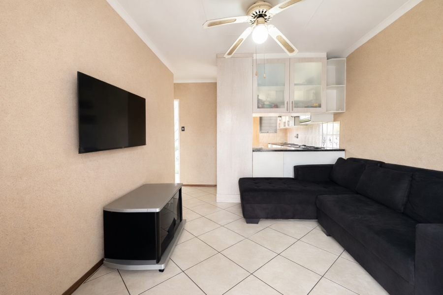 2 Bedroom Property for Sale in Linmeyer Gauteng