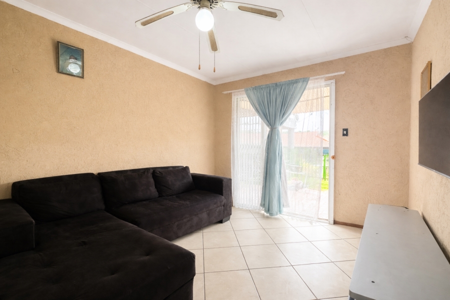 2 Bedroom Property for Sale in Linmeyer Gauteng