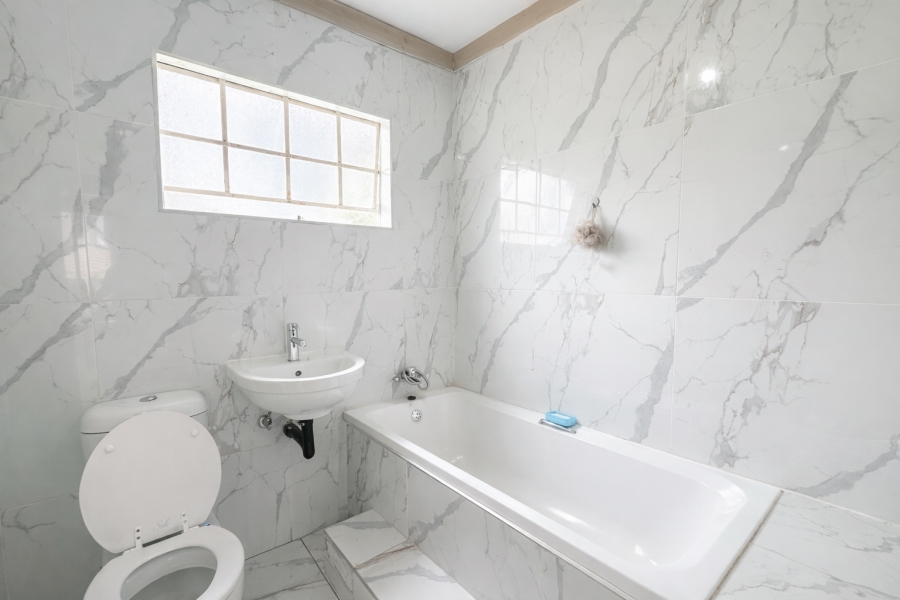 2 Bedroom Property for Sale in Linmeyer Gauteng