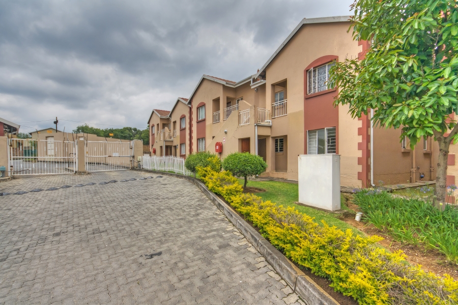 2 Bedroom Property for Sale in Buccleuch Gauteng