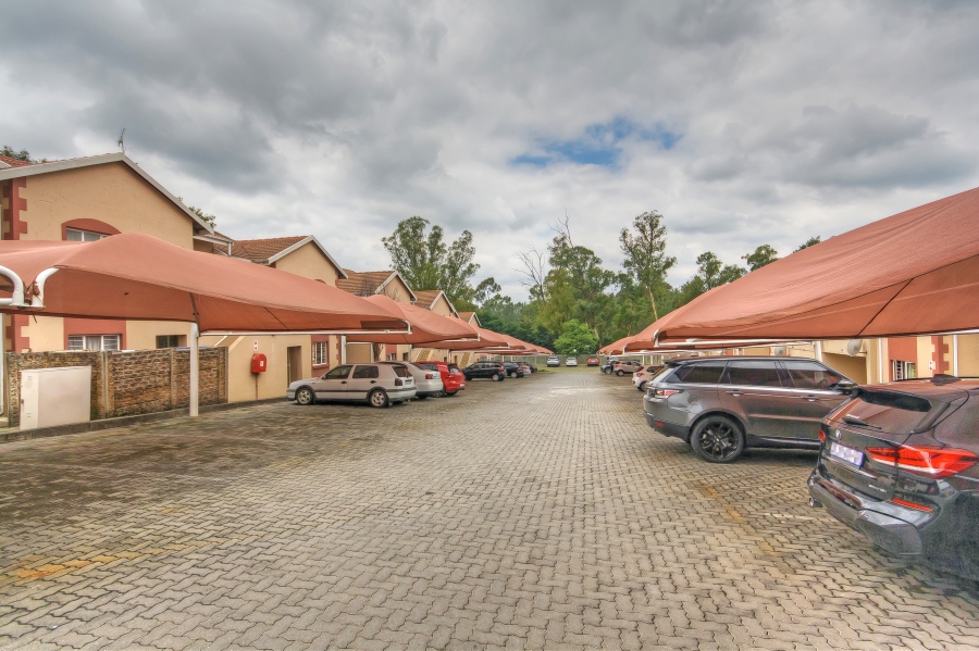2 Bedroom Property for Sale in Buccleuch Gauteng