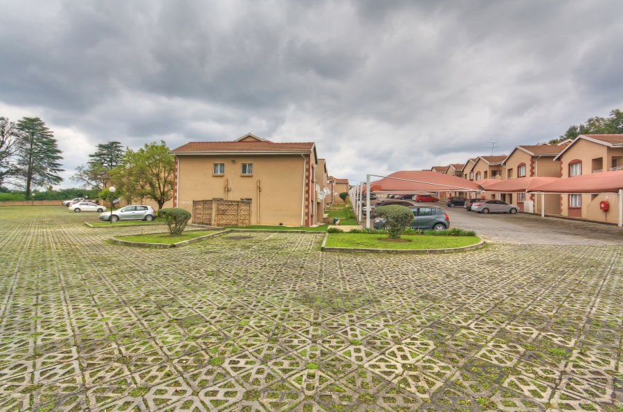 2 Bedroom Property for Sale in Buccleuch Gauteng