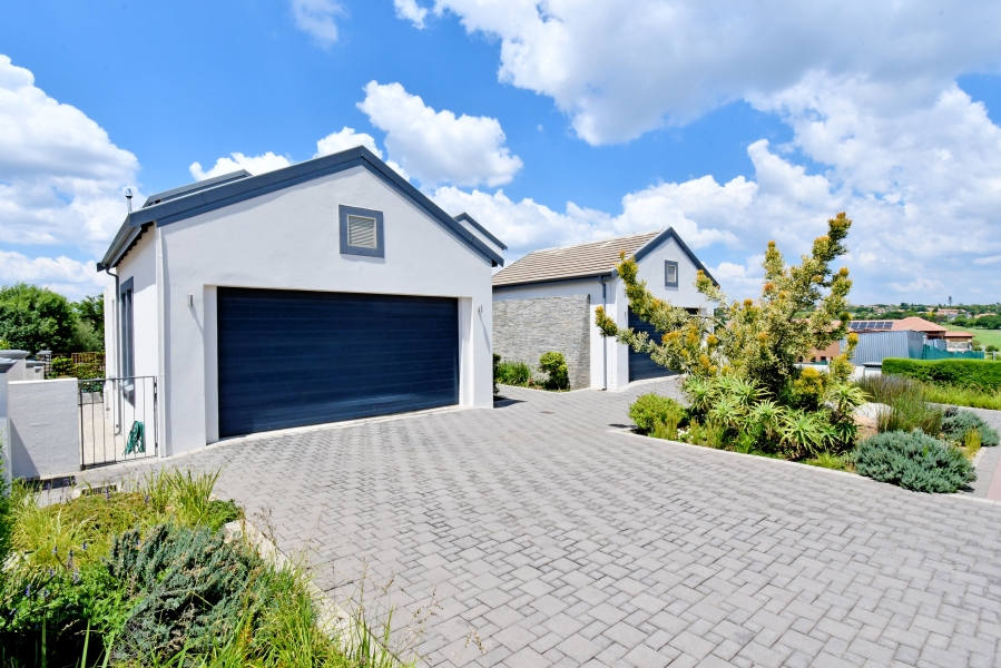 4 Bedroom Property for Sale in Blue Valley Golf Estate Gauteng