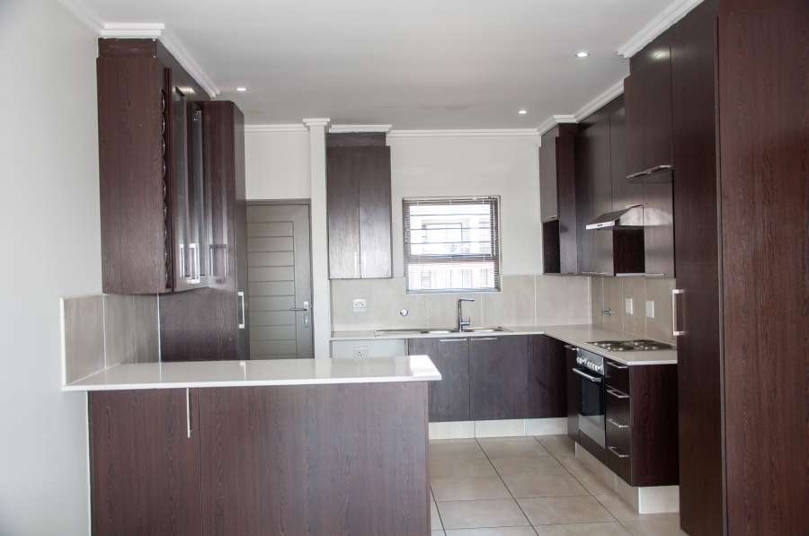 To Let 2 Bedroom Property for Rent in Barbeque Downs Gauteng