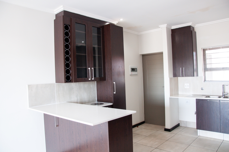 To Let 2 Bedroom Property for Rent in Barbeque Downs Gauteng