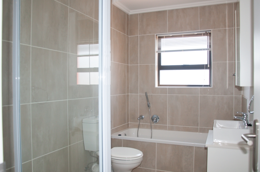 To Let 2 Bedroom Property for Rent in Barbeque Downs Gauteng