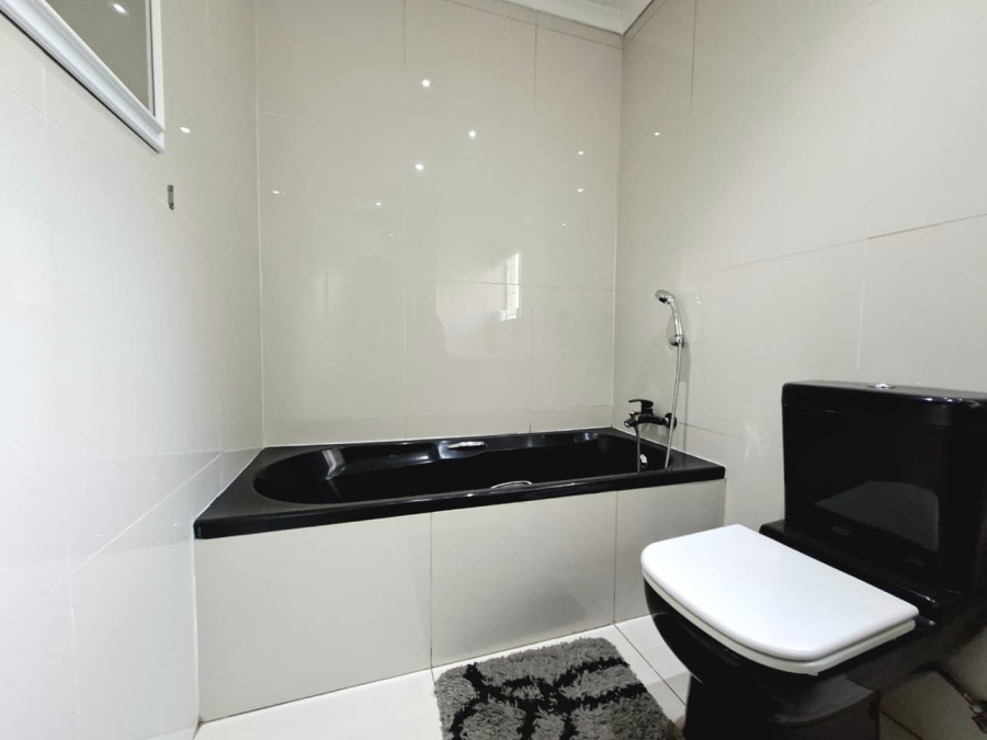 4 Bedroom Property for Sale in Gallo Manor Gauteng