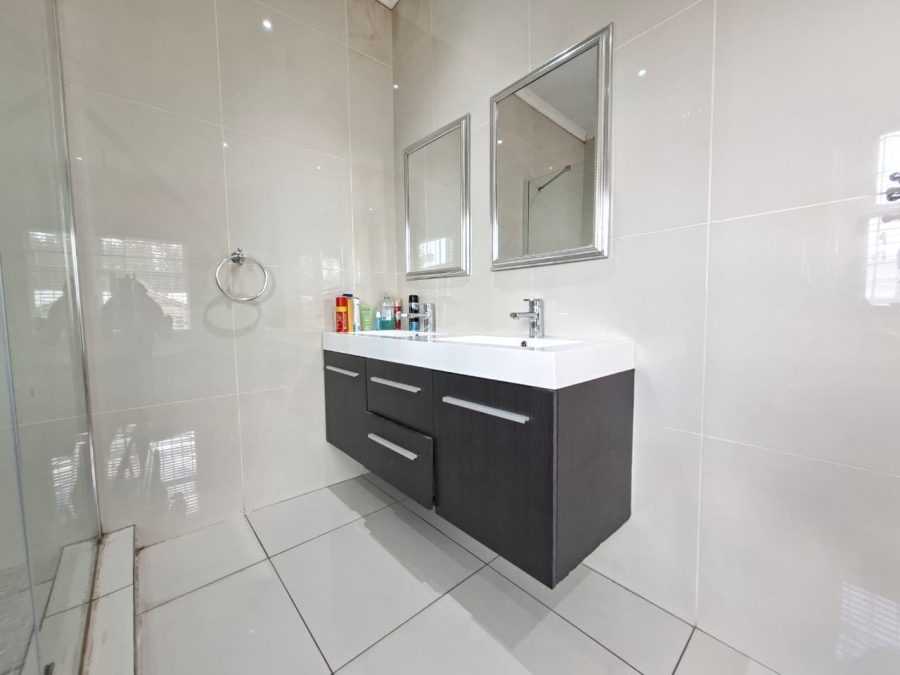 4 Bedroom Property for Sale in Gallo Manor Gauteng