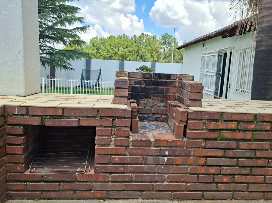 4 Bedroom Property for Sale in Gallo Manor Gauteng