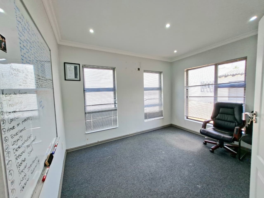 4 Bedroom Property for Sale in Gallo Manor Gauteng