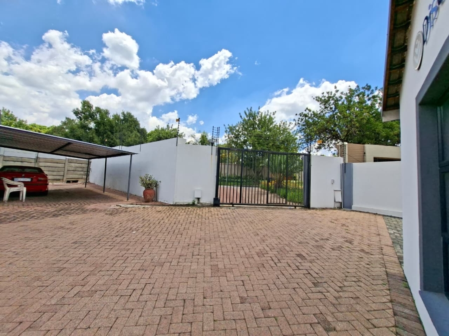 4 Bedroom Property for Sale in Gallo Manor Gauteng