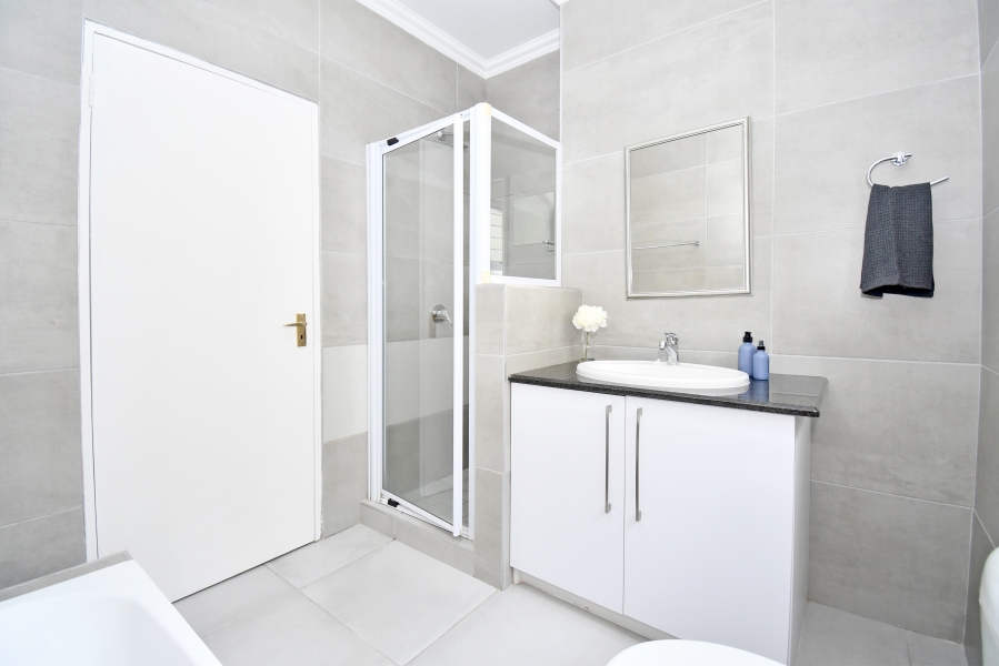 2 Bedroom Property for Sale in Lonehill Gauteng