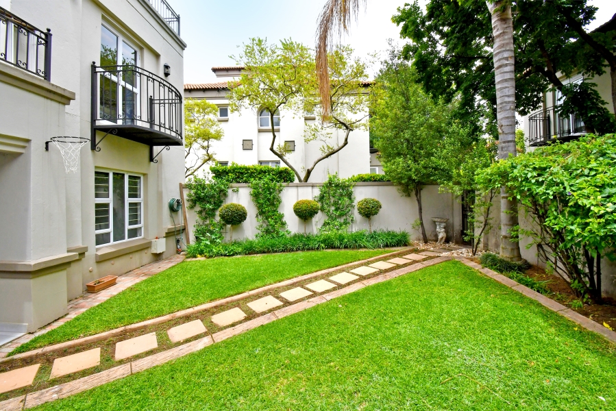 2 Bedroom Property for Sale in Lonehill Gauteng