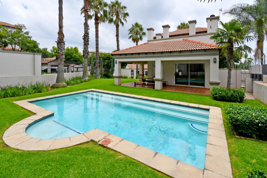 2 Bedroom Property for Sale in Lonehill Gauteng