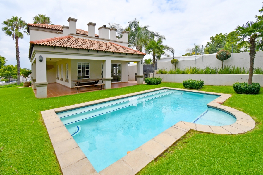2 Bedroom Property for Sale in Lonehill Gauteng