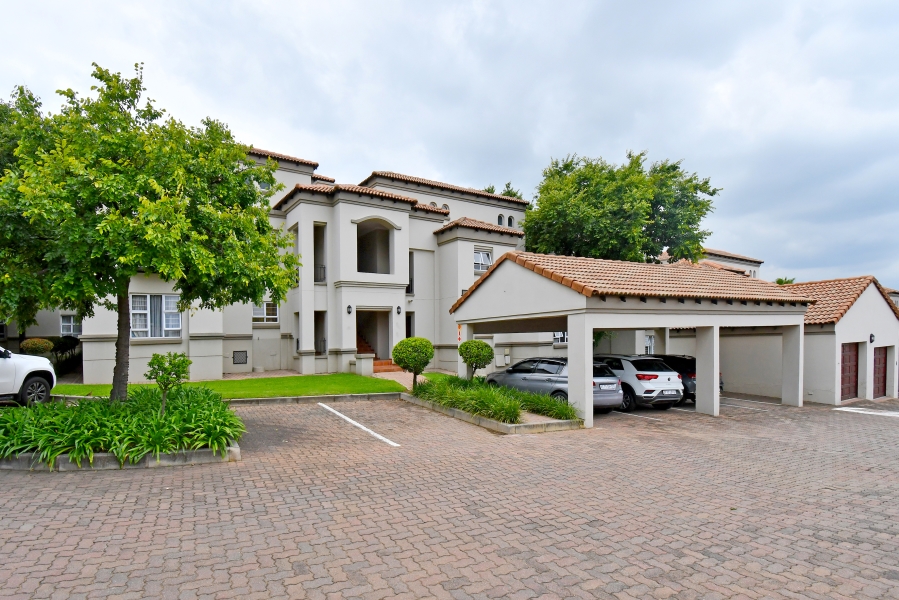 2 Bedroom Property for Sale in Lonehill Gauteng