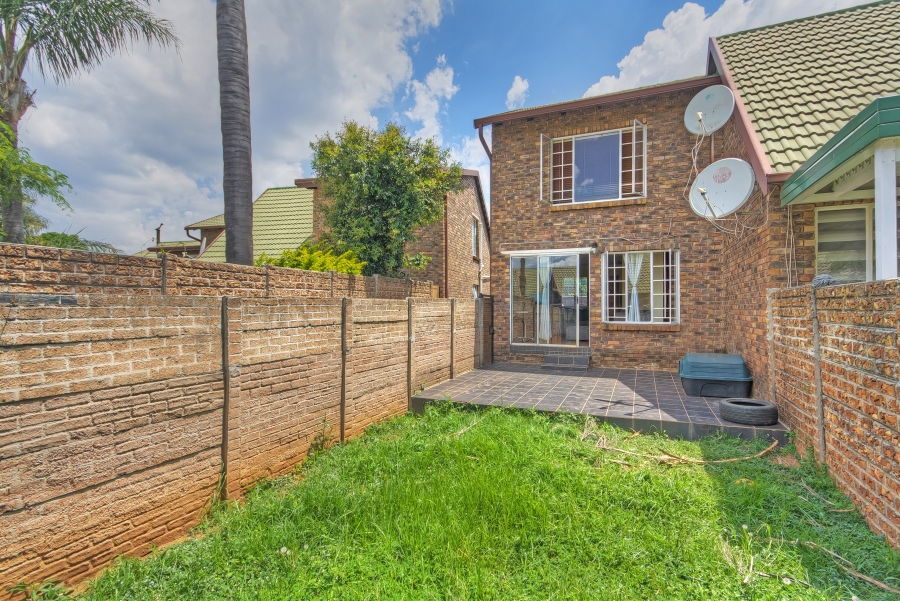 2 Bedroom Property for Sale in Noordwyk Gauteng