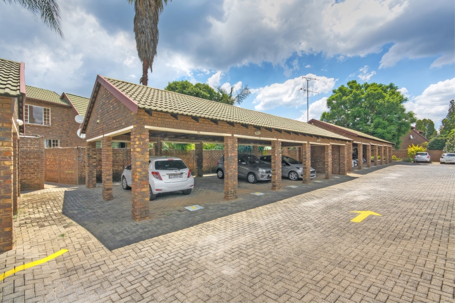 2 Bedroom Property for Sale in Noordwyk Gauteng