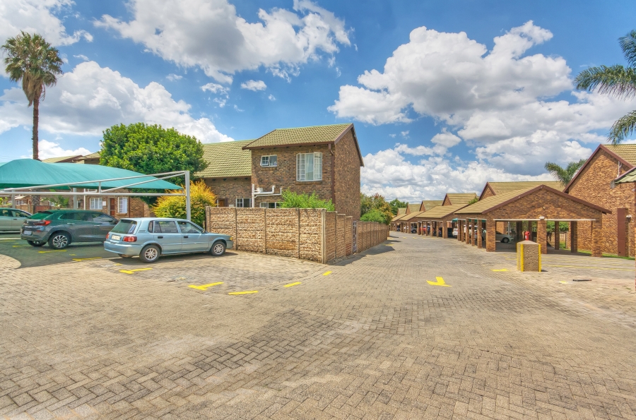 2 Bedroom Property for Sale in Noordwyk Gauteng