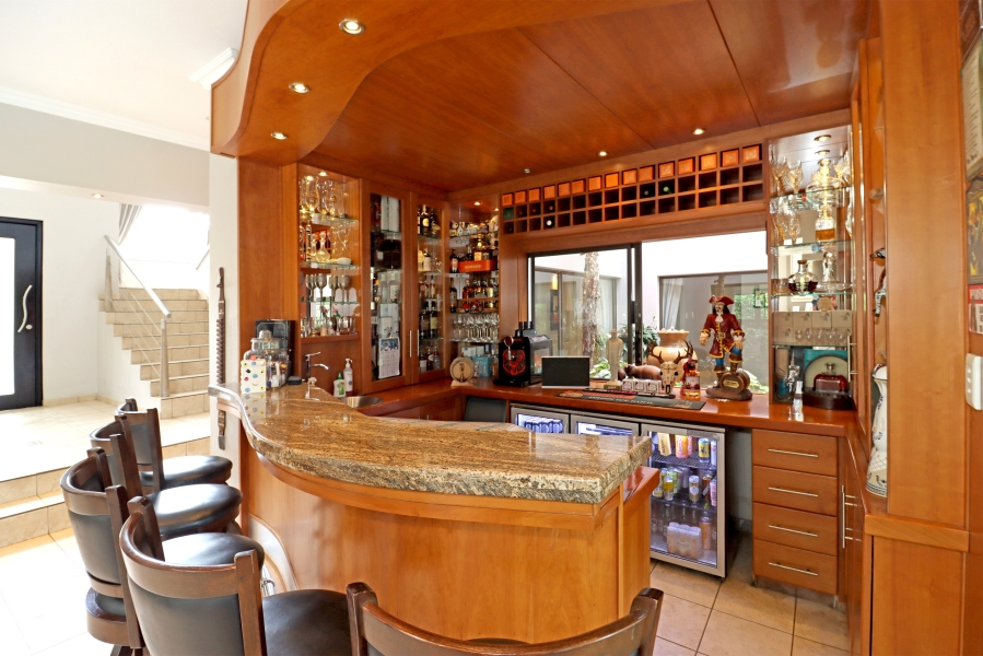 5 Bedroom Property for Sale in Kyalami Estates Gauteng