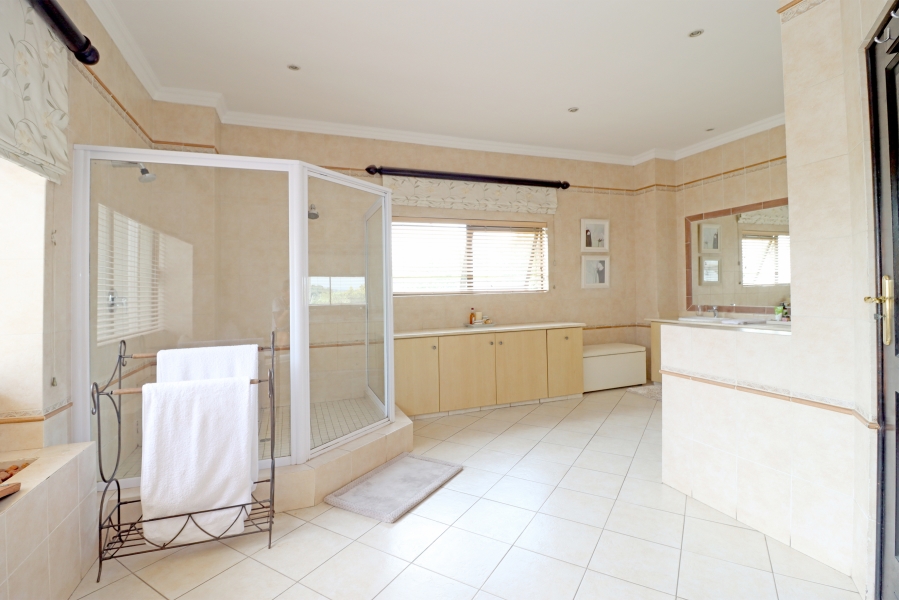 5 Bedroom Property for Sale in Kyalami Estates Gauteng