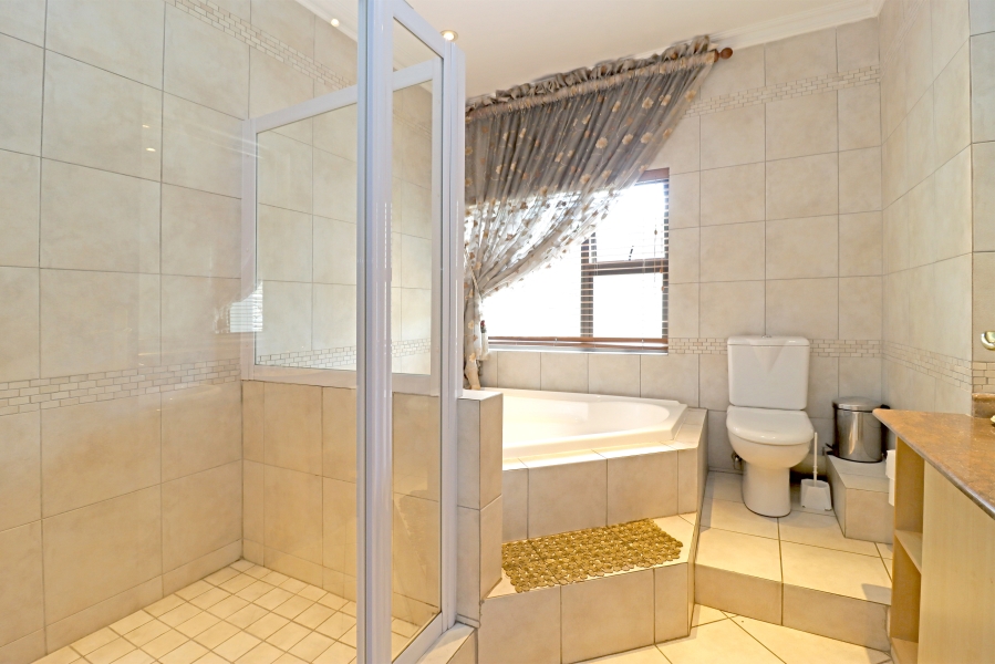 5 Bedroom Property for Sale in Kyalami Estates Gauteng