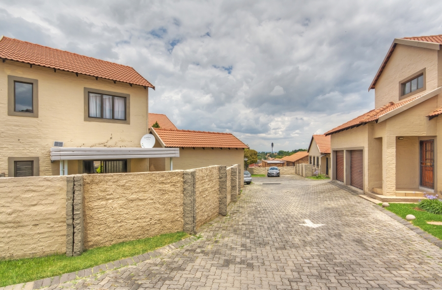 2 Bedroom Property for Sale in Halfway Gardens Gauteng