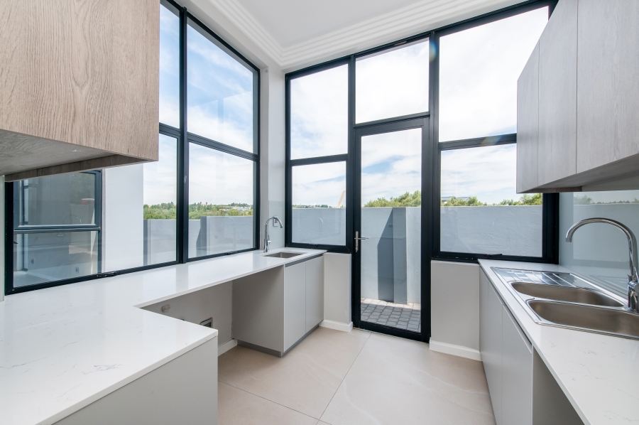 To Let 6 Bedroom Property for Rent in Waterfall Country Estate Gauteng